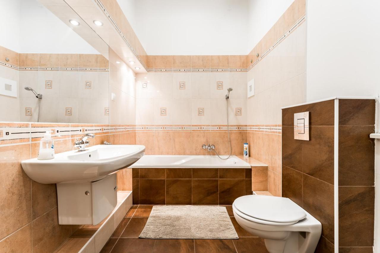Berta - 4 Bedrooms, 3 Baths Budapest Eksteriør billede